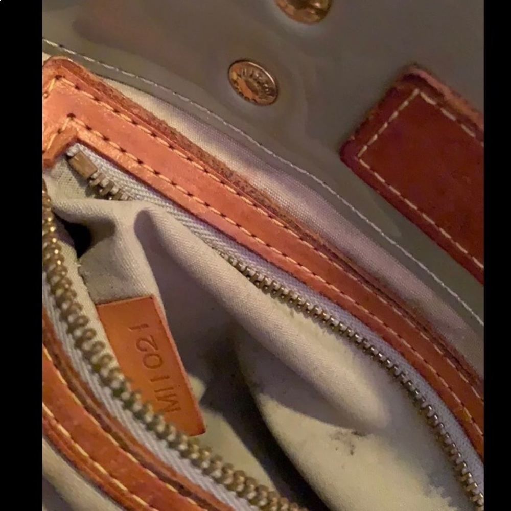 Louis Vuitton small patent leather bag - Picture 5 of 5